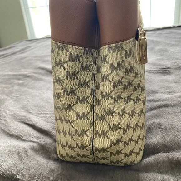 Michael Kors Brown and Cream Logo Tote - Picture 6 of 15